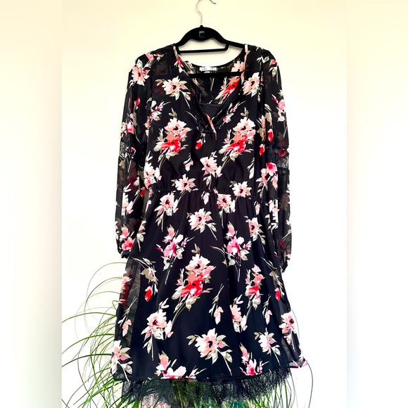 DEX dress with lace detail - Picture 1 of 4